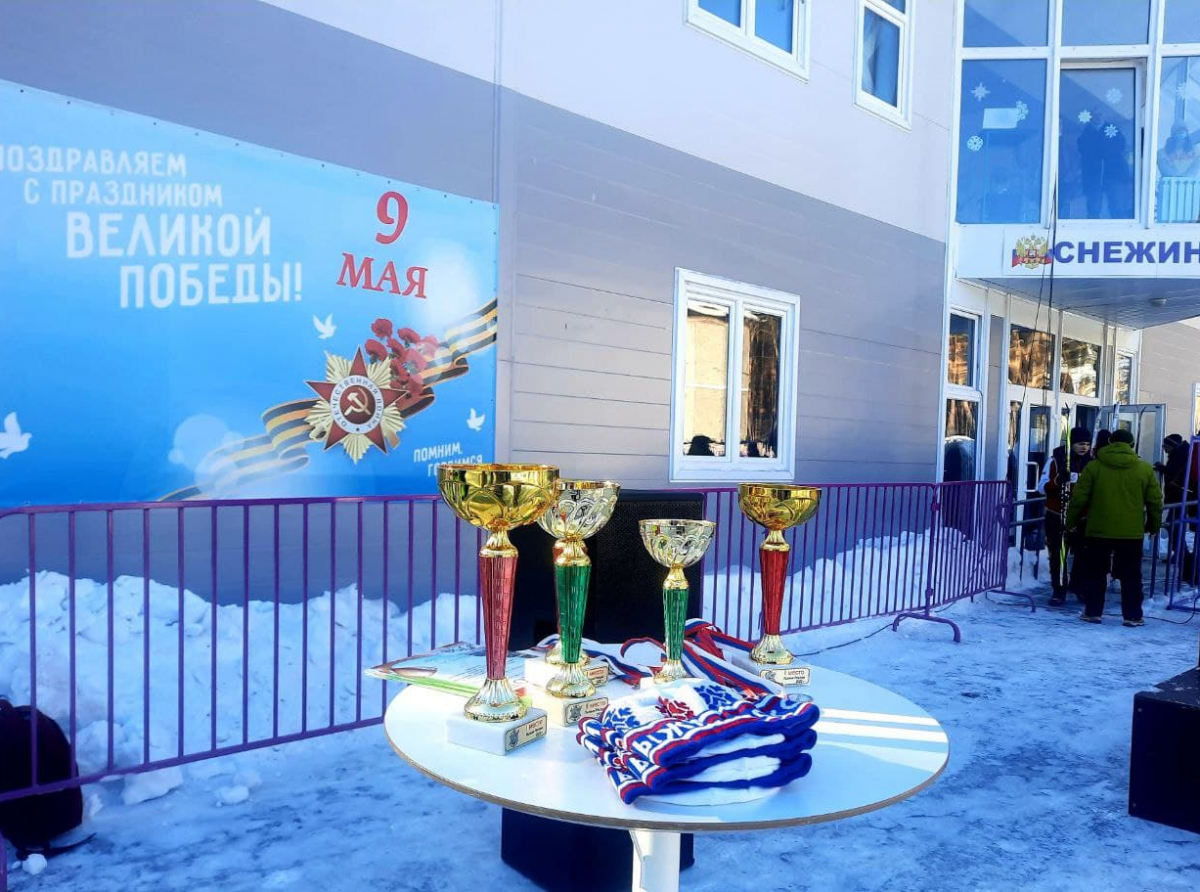 Фото Галины Таскиной. Победители соревнований получили кубки и медали. Все участники - памятные подарки